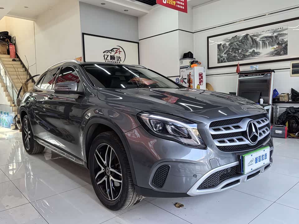 Mercedes-Benz GLA