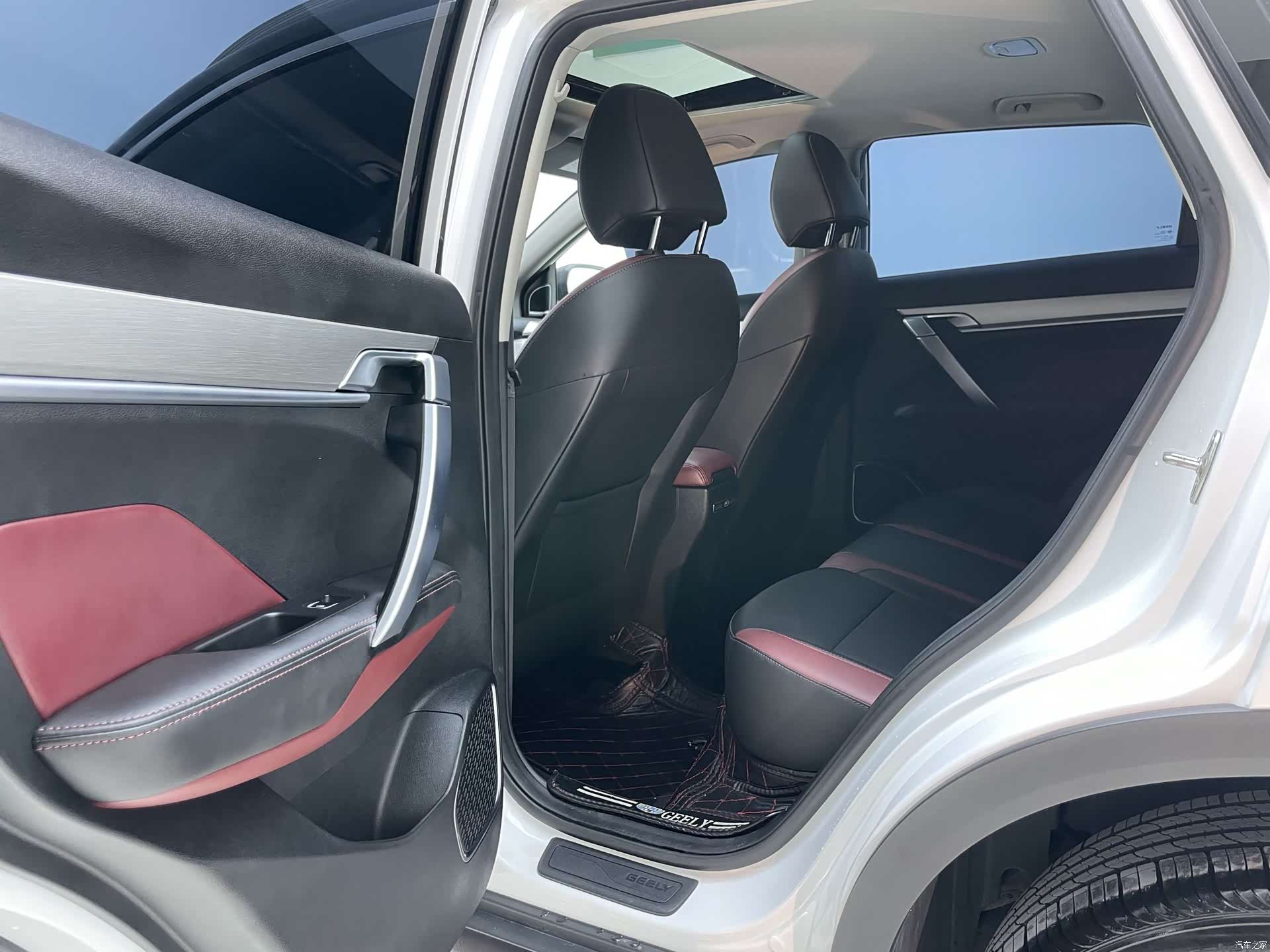 Geely Coolray, 2022 19