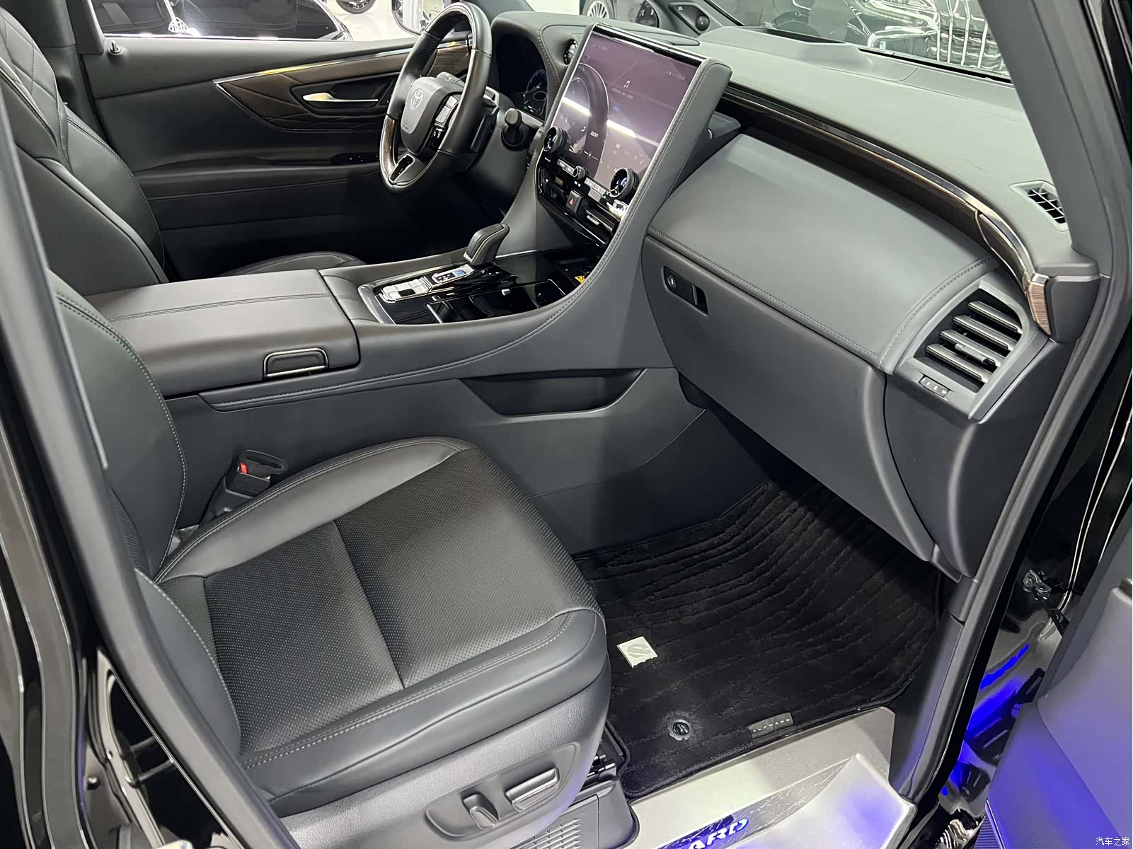 Toyota Alphard, 2026 16