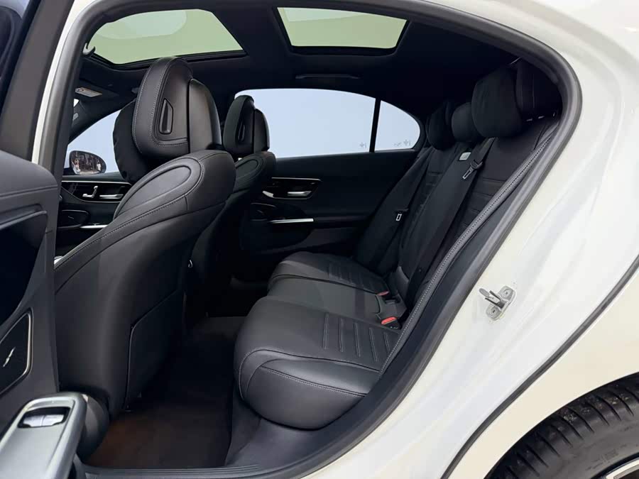 Mercedes-Benz C-Class 2024, фото 17