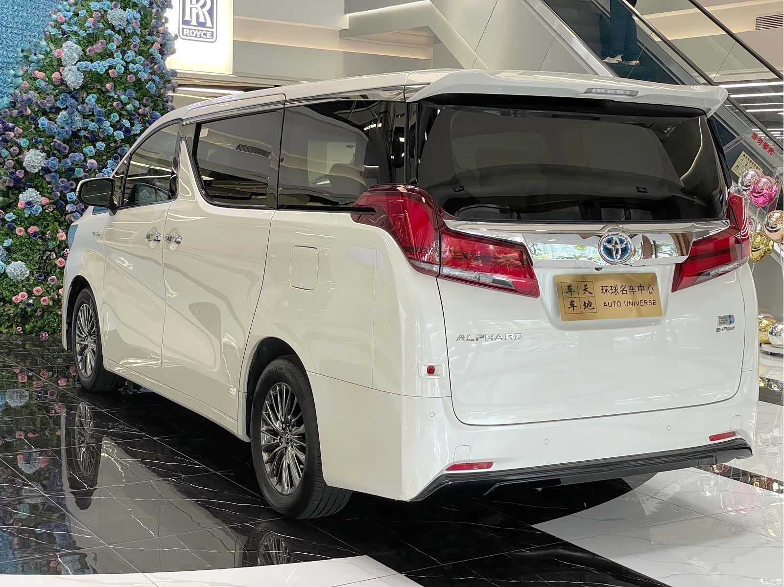 Toyota Alphard, 2020 все фото