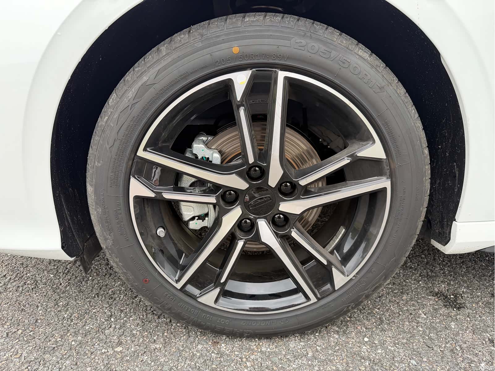Geely Binray, 2026 28