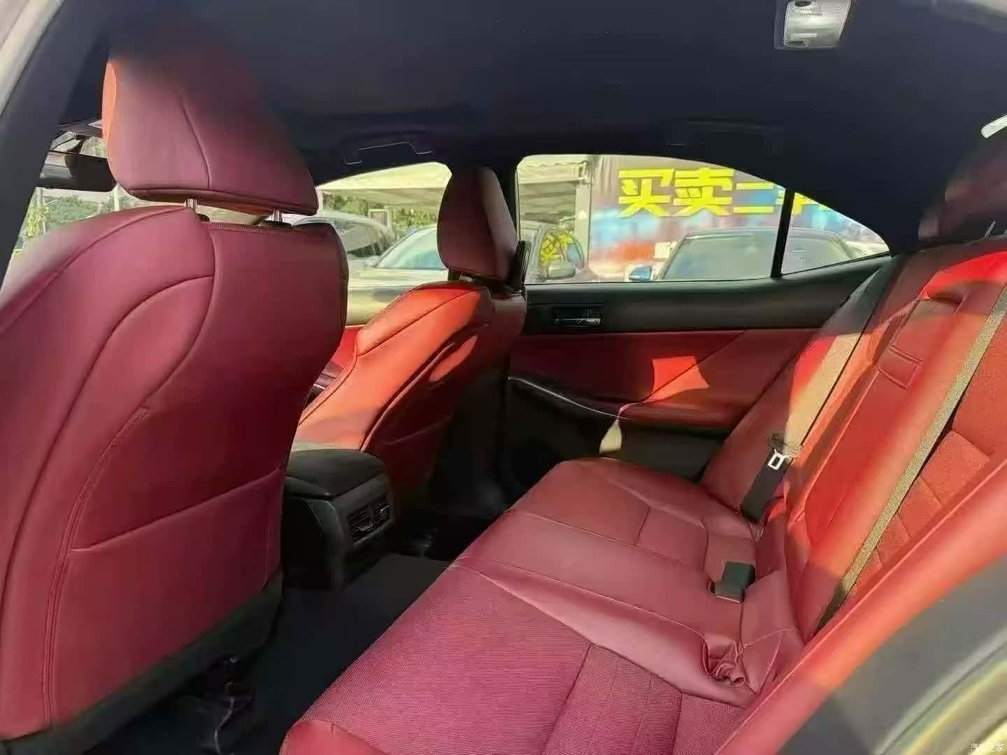 Lexus IS, 2017 7