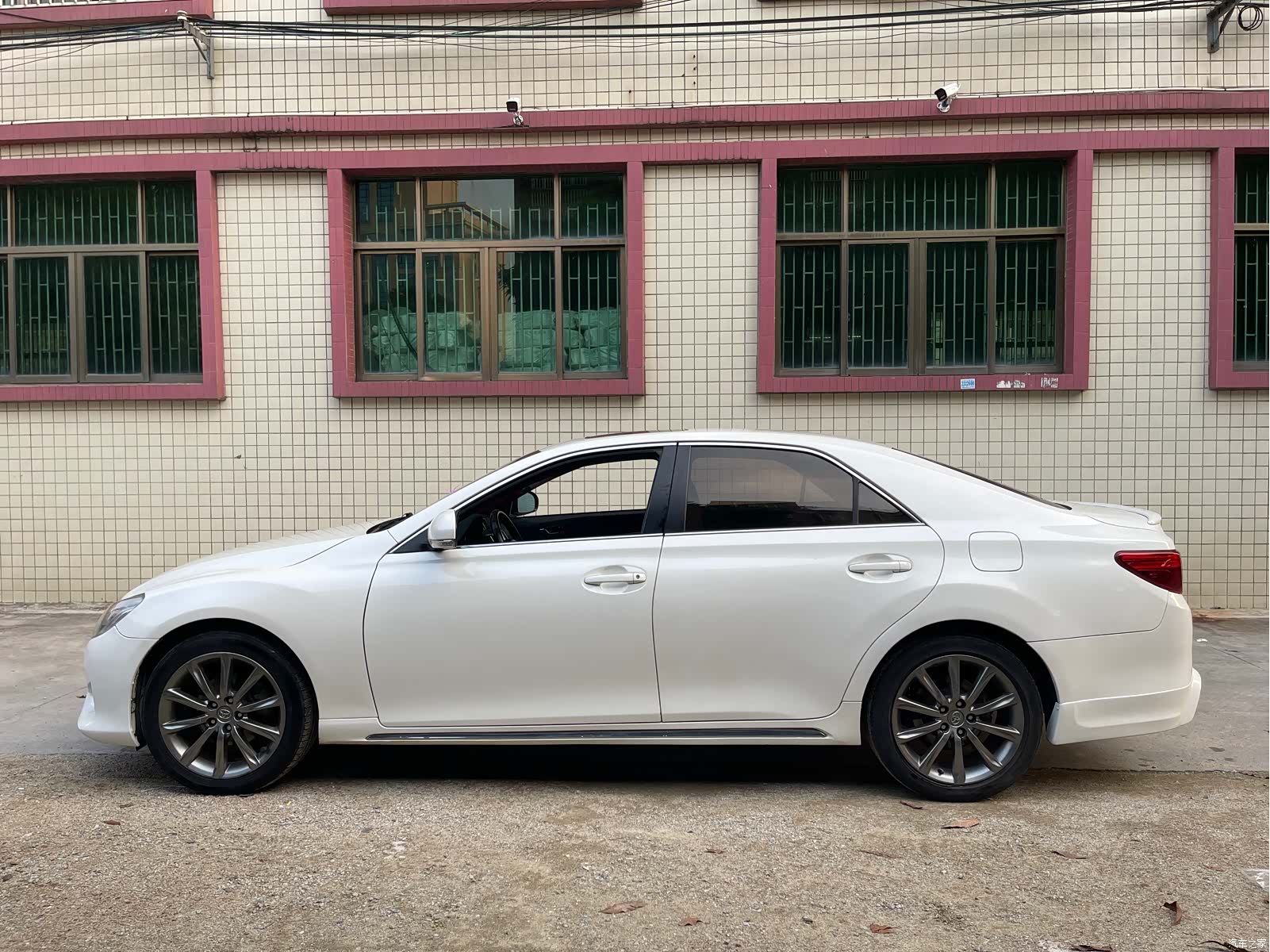 Toyota 2.5V, 2014 15