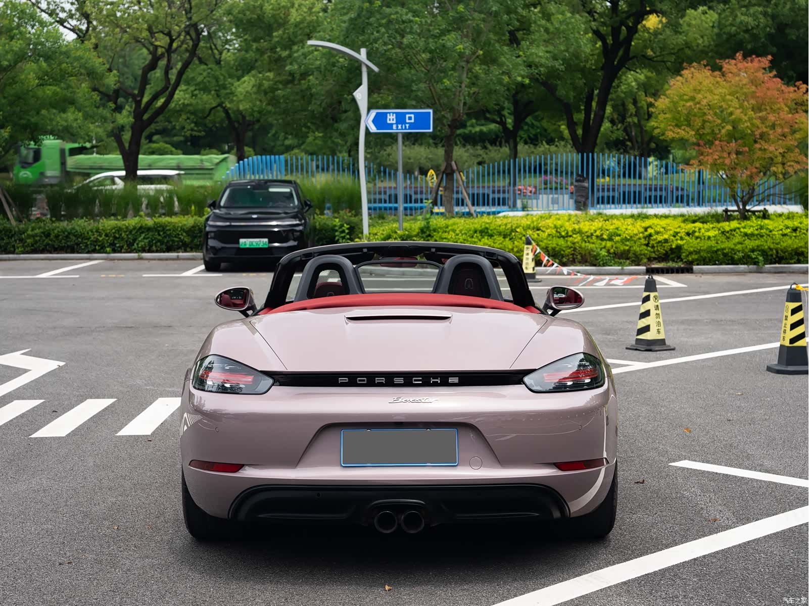 Porsche Boxster, 2023 все фото
