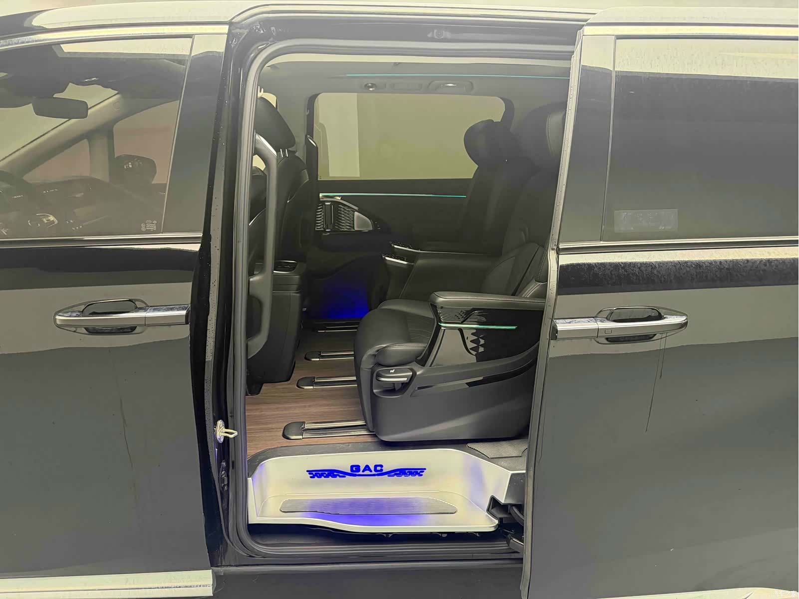 Trumpchi M8, 2023 13
