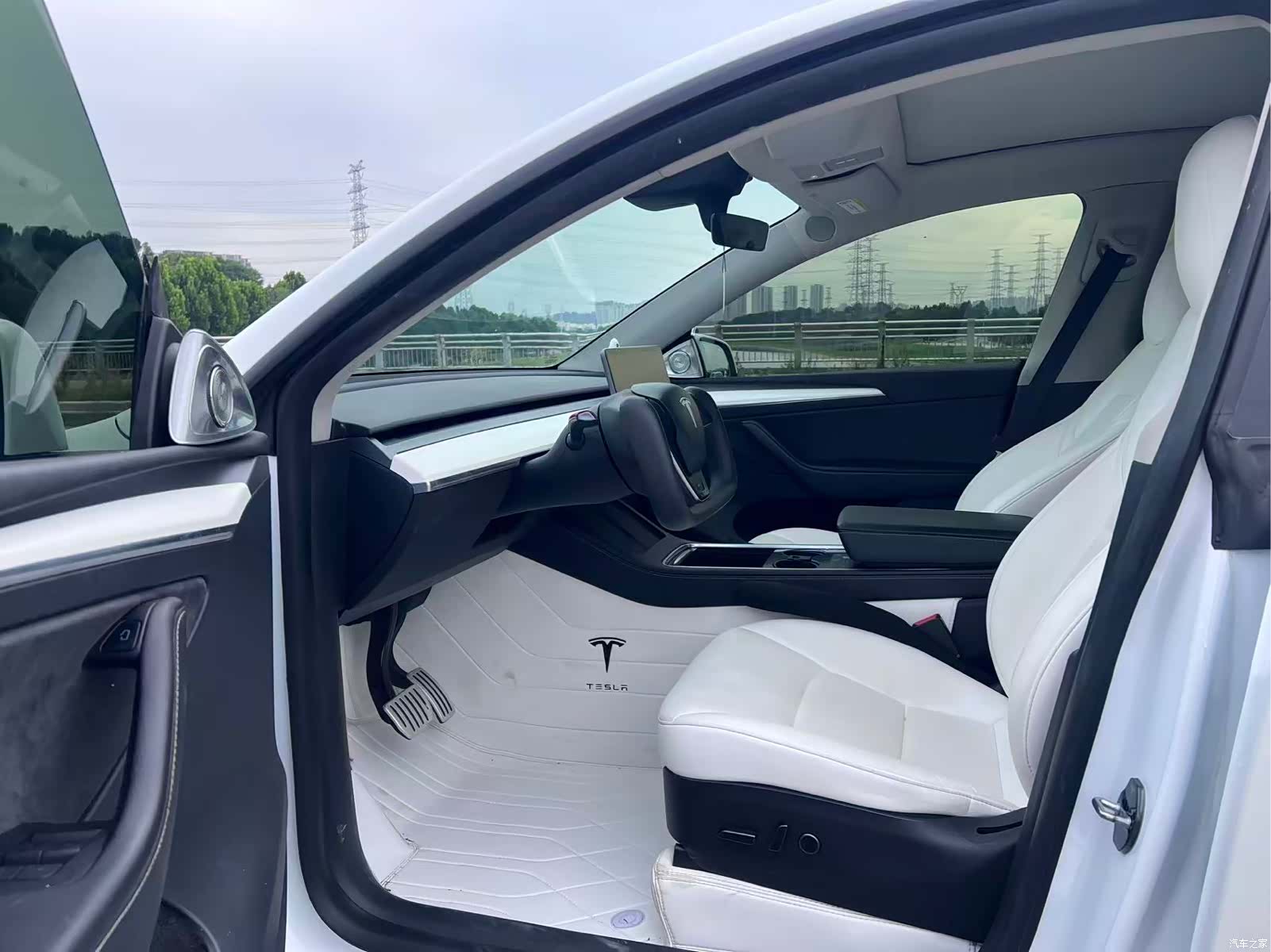 Tesla Model Y, 2023 9