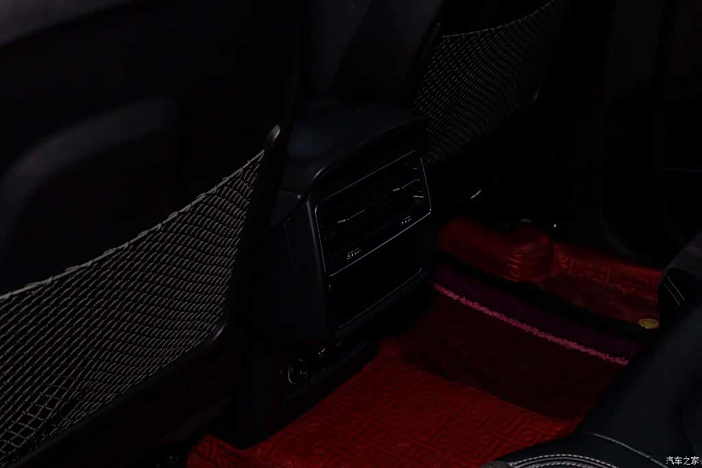 Audi Q8, 2020 11
