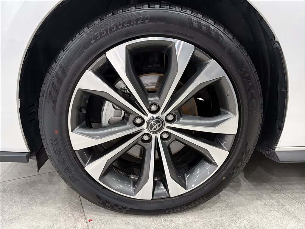 Toyota Granvia, 2024 13