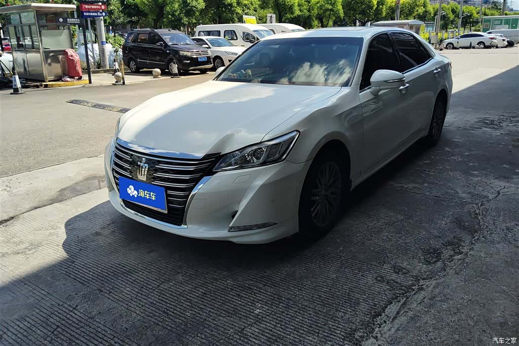Toyota Crown, 2017 1