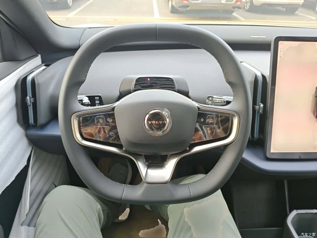 Volvo EX30, 2025 11