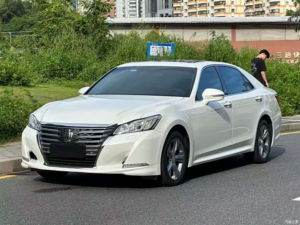 Toyota Crown, 2017 1