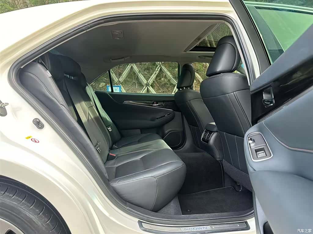 Toyota Crown, 2017 13