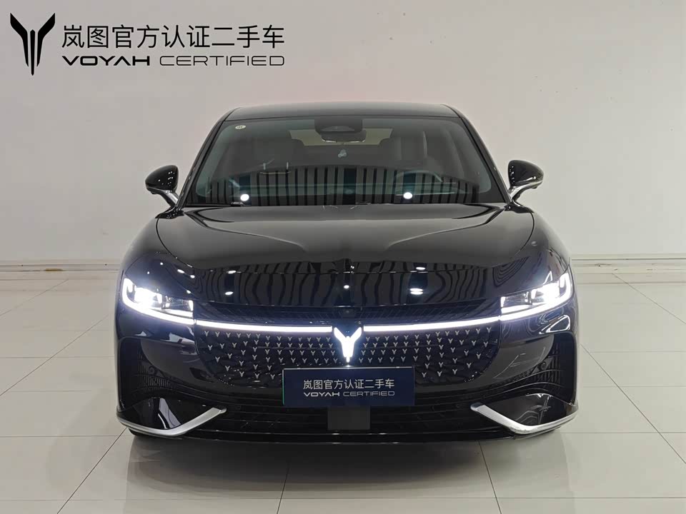 VOYAH Lantu chasing light