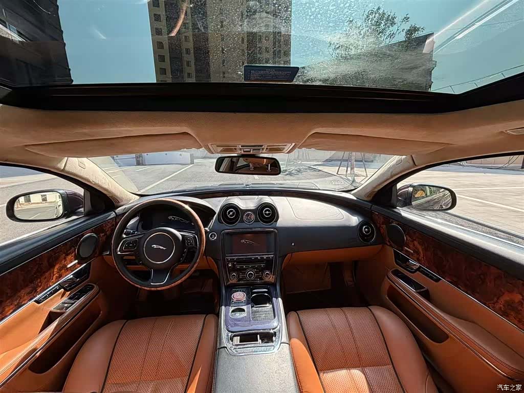 Jaguar XJ, 2010 6