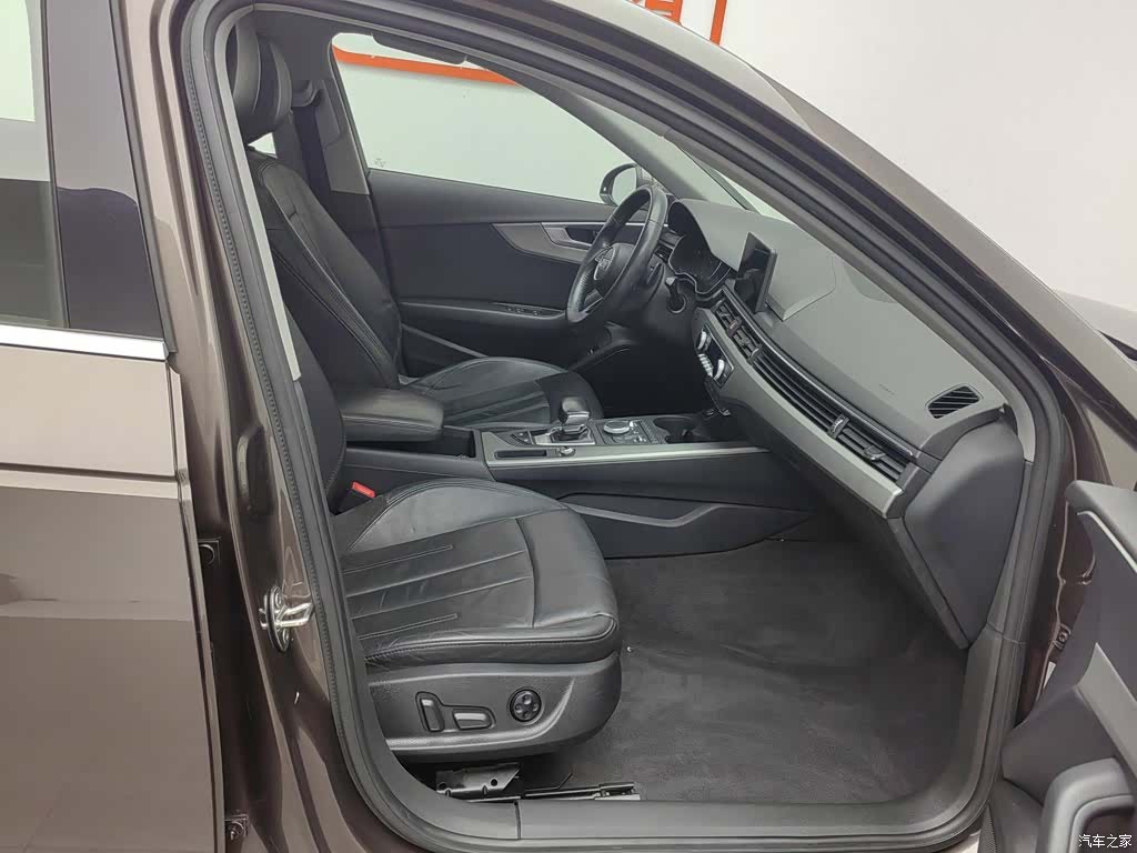 Audi A4L, 2018 23