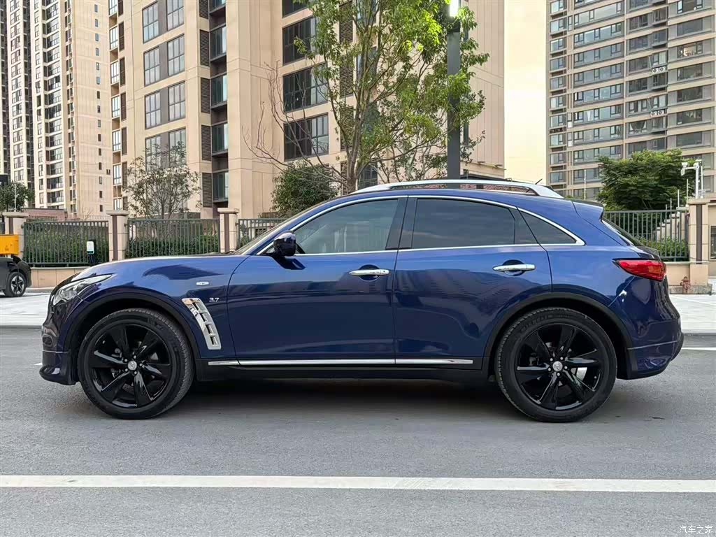 Infiniti QX70, 2014 11