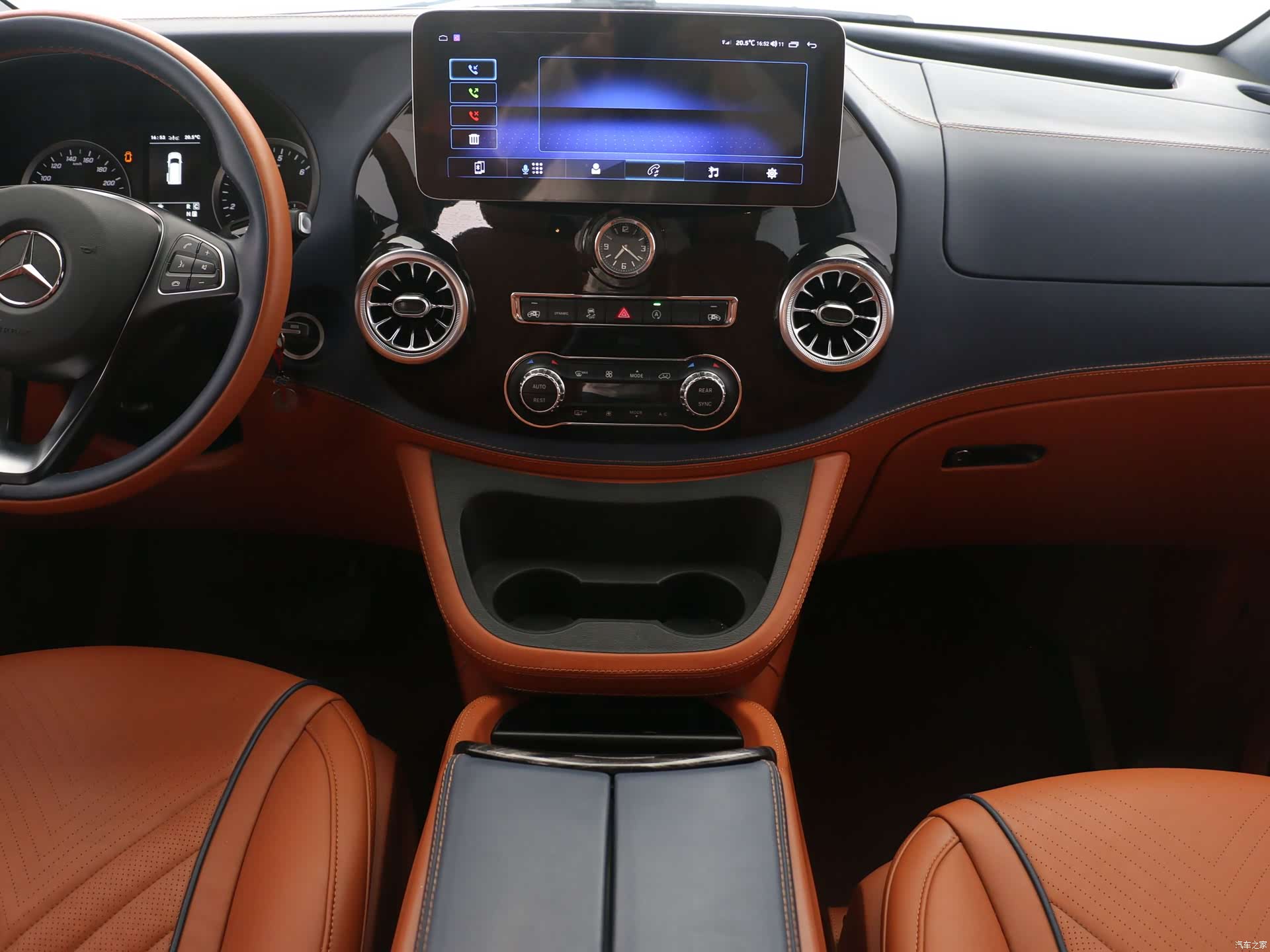 Mercedes-Benz 7, 2023 14