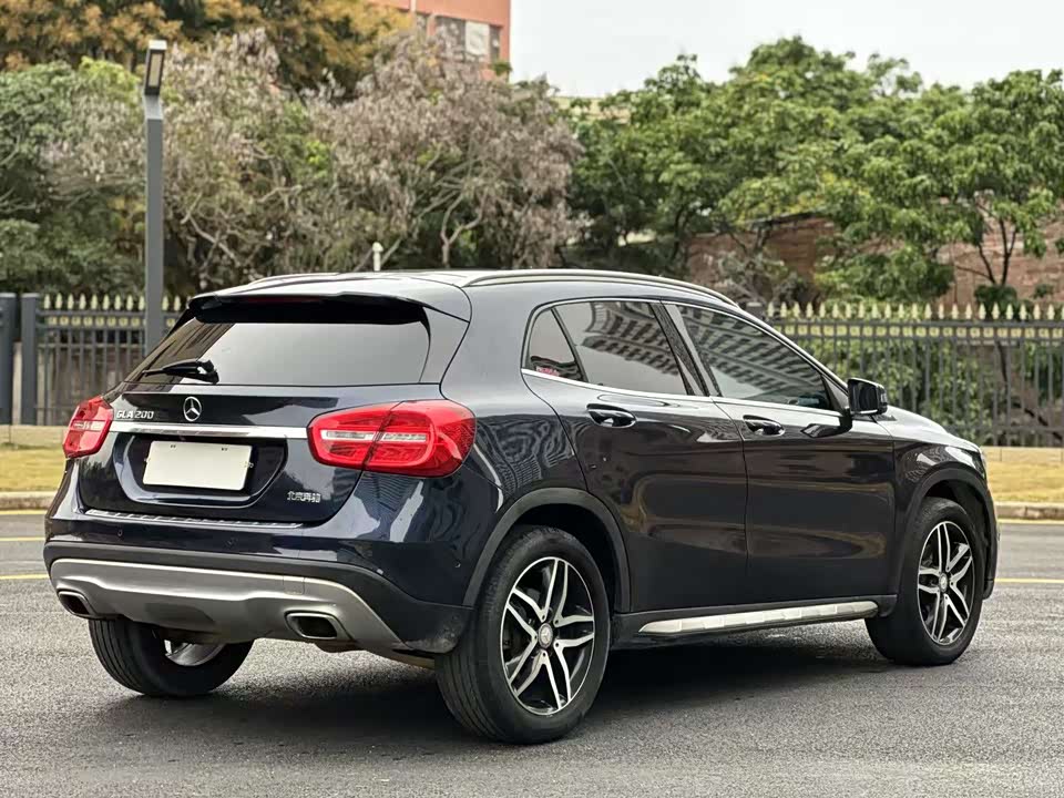 Mercedes-Benz GLA