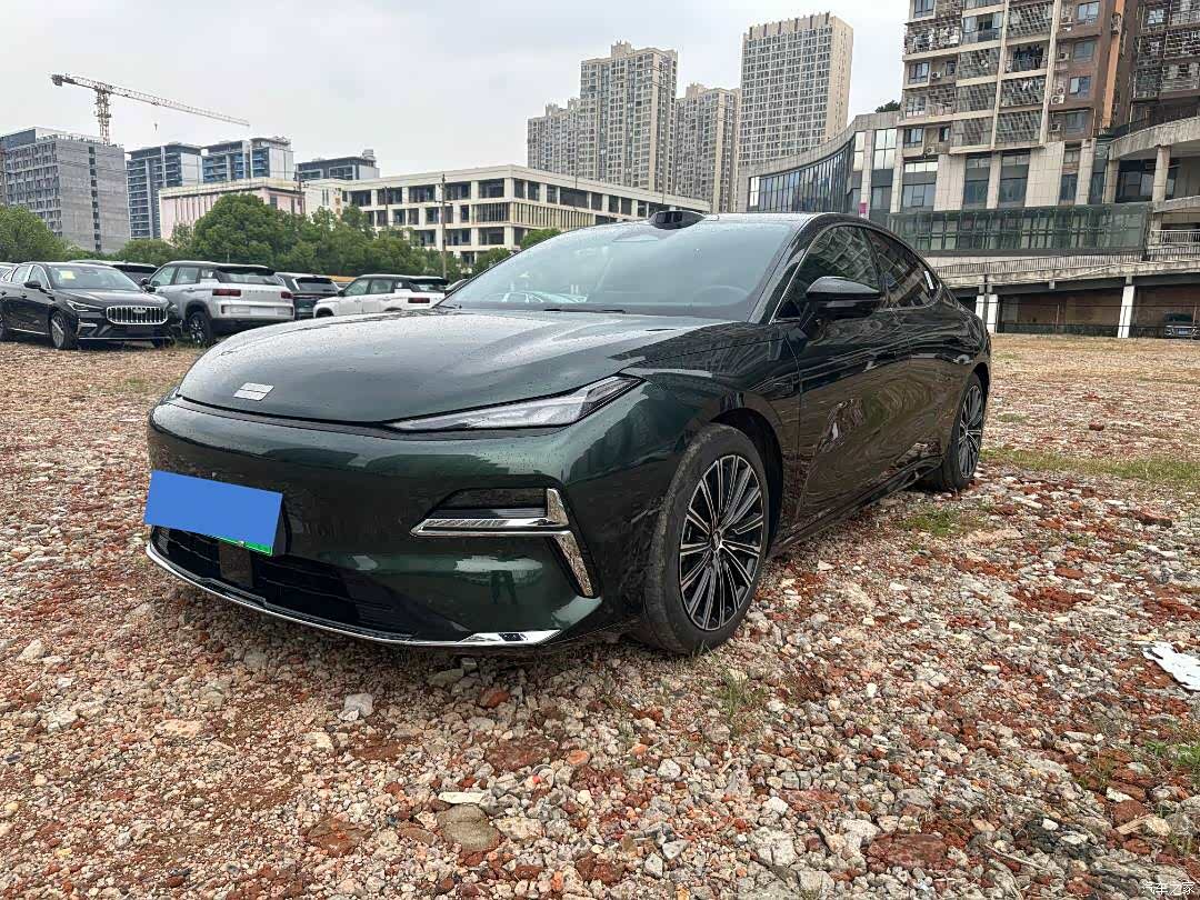 Geely 8, 2025 1