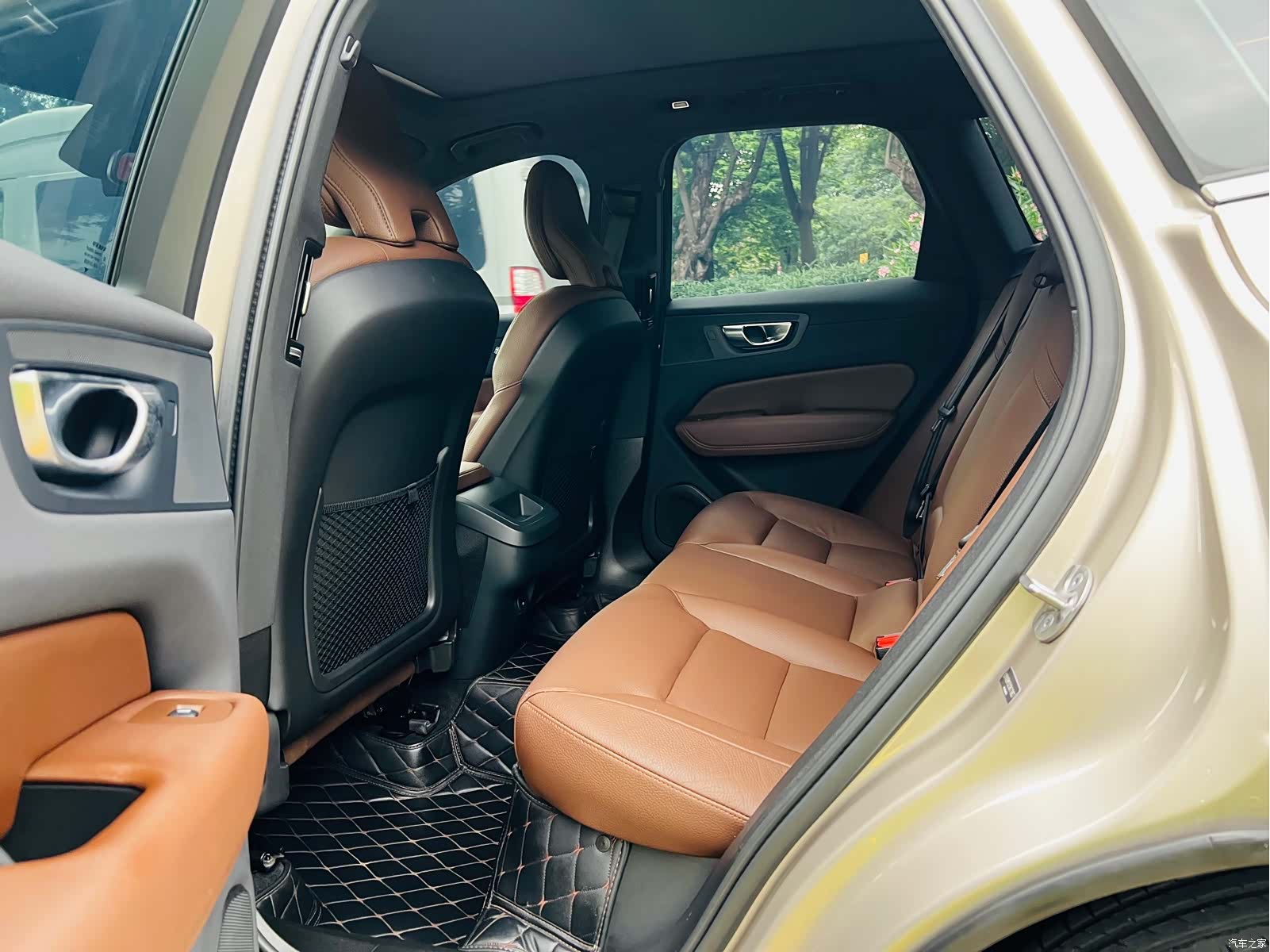 Volvo XC60, 2025 10