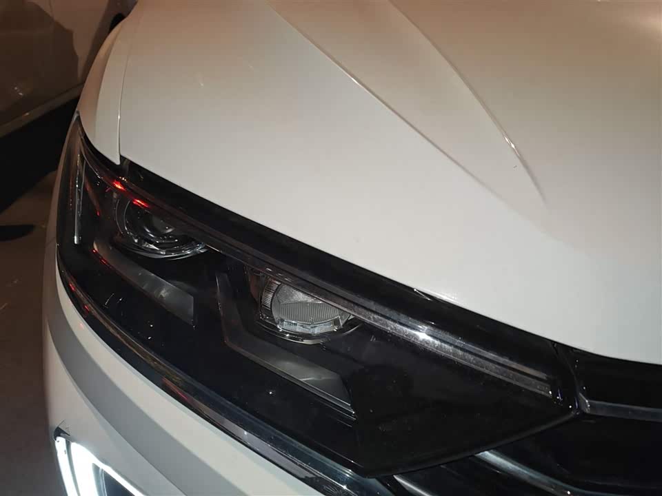 Volkswagen T-ROC exploring Songs