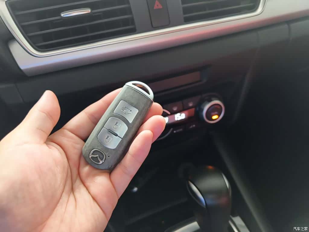 Mazda Mazda3, 2016 9