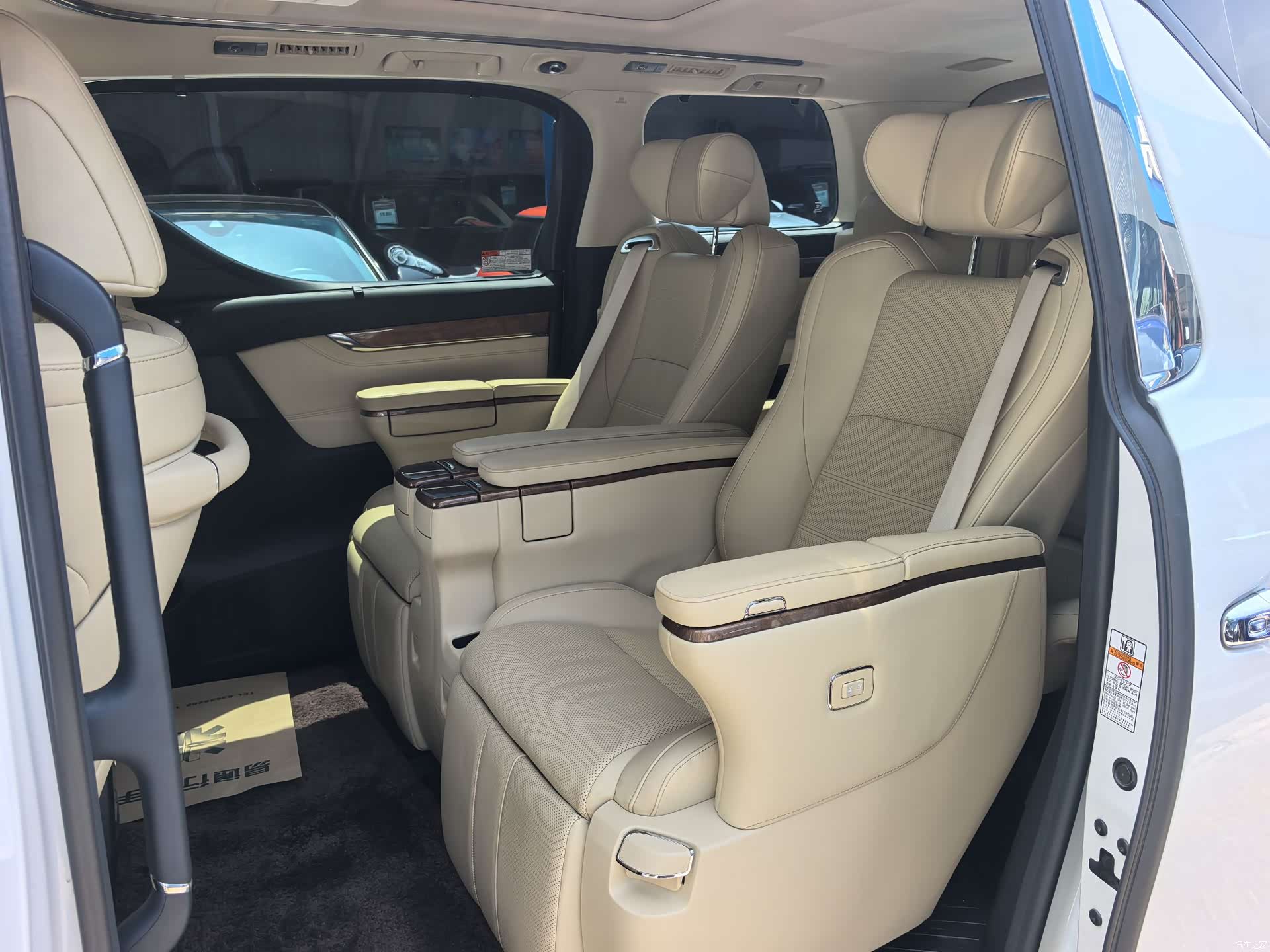 Toyota Alphard, 2017 6