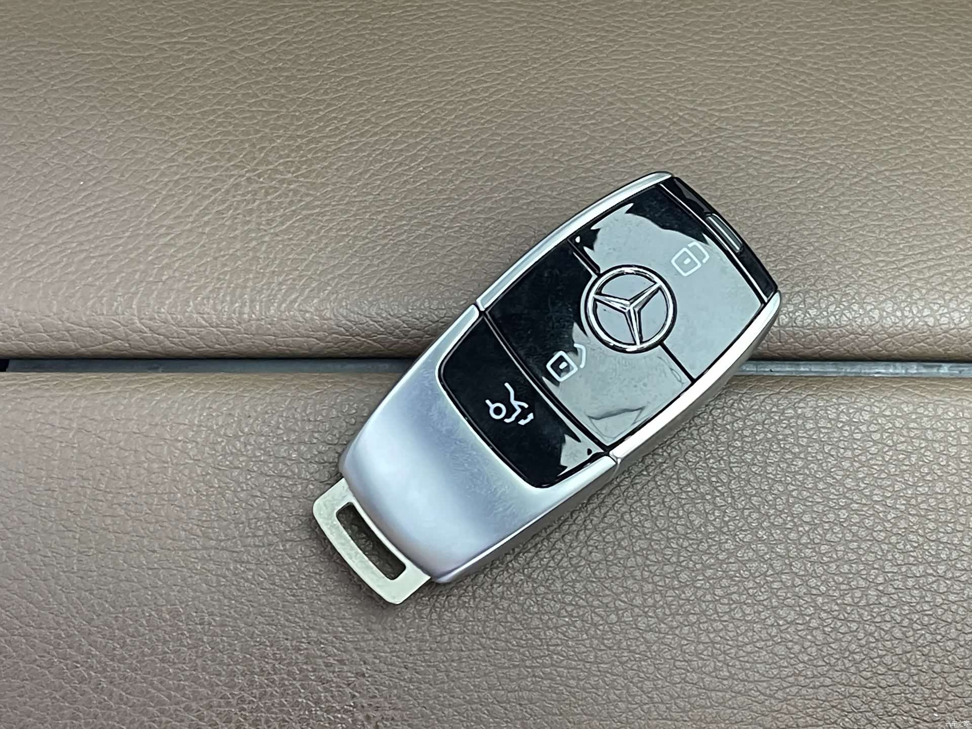 Mercedes-Benz E-Class, 2020 10