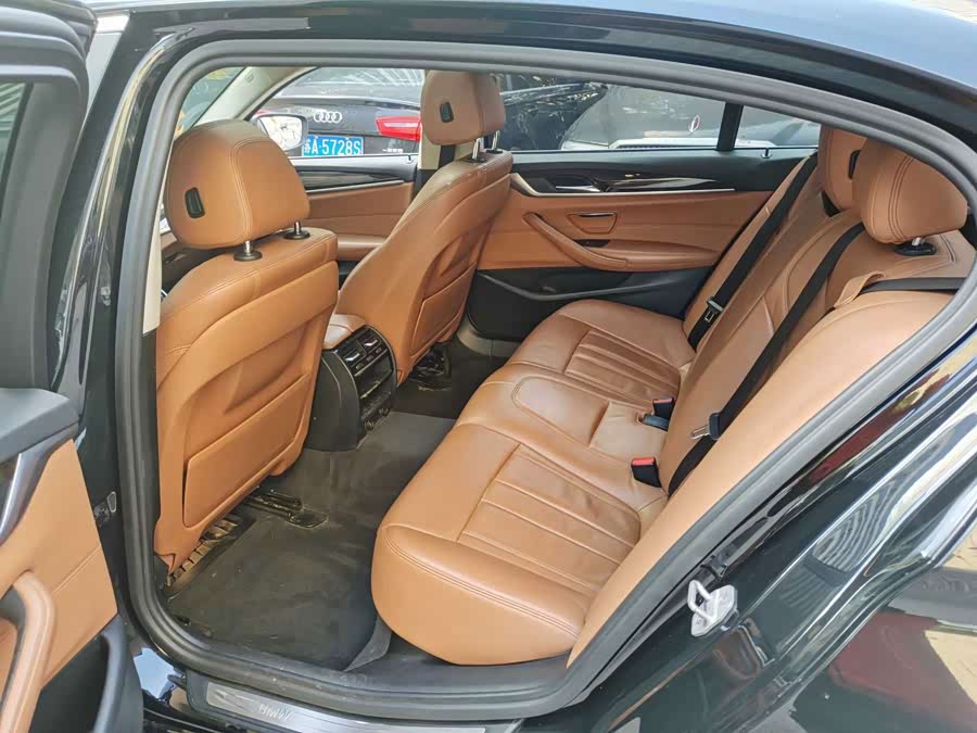 BMW 5 Series 2017, фото 13