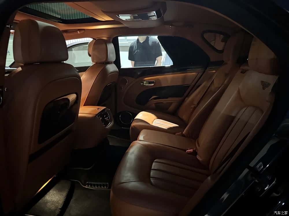 Bentley Mulsanne, 2015 13