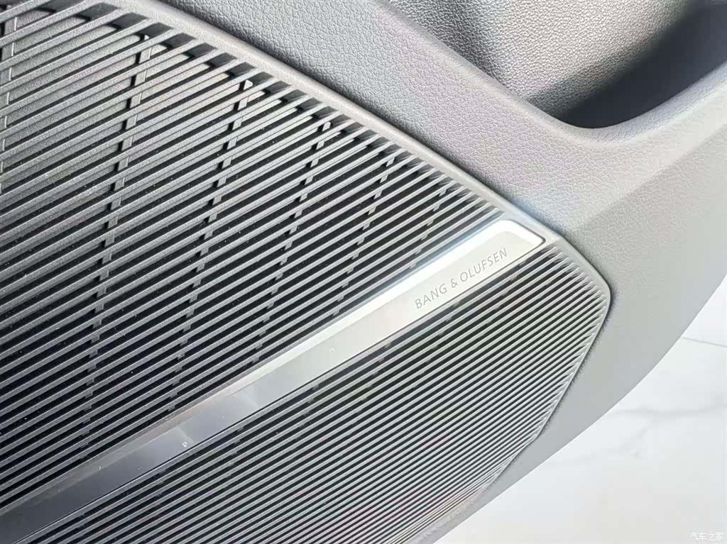 Audi Q8, 2025 16