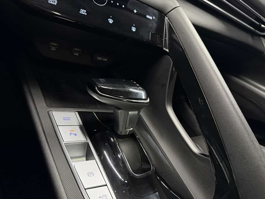 Hyundai Elantra 2023, фото 16