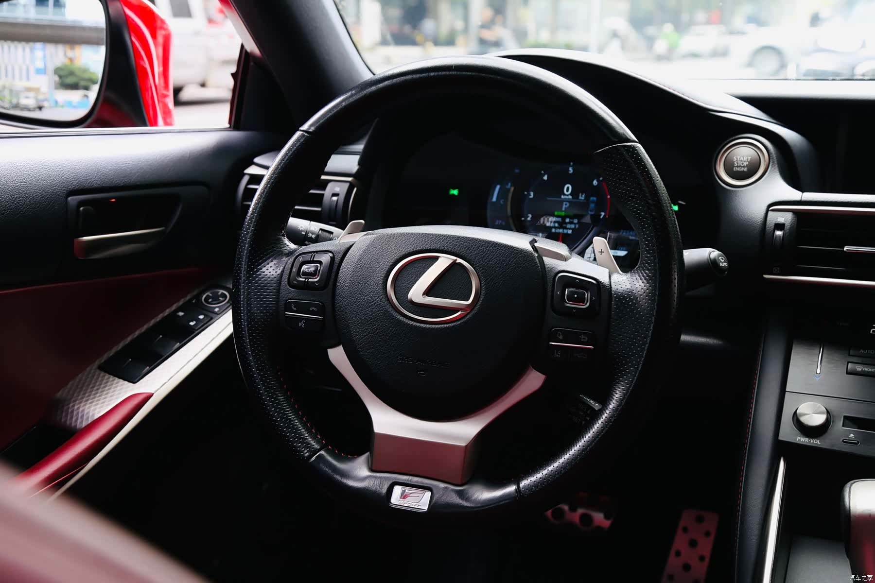 Lexus IS, 2017 13