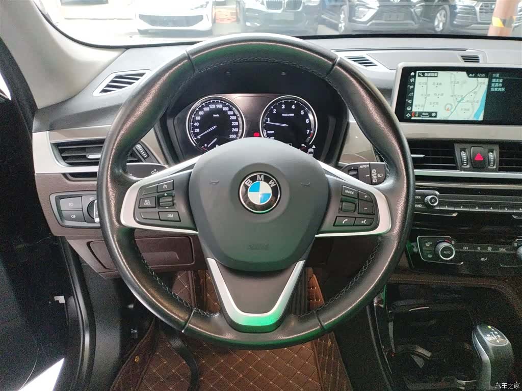 BMW X1, 2019 все фото