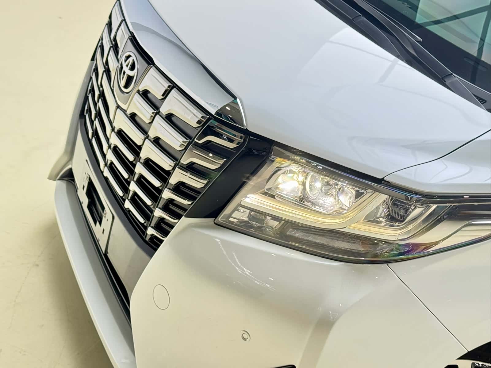 Toyota Alphard, 2015 16