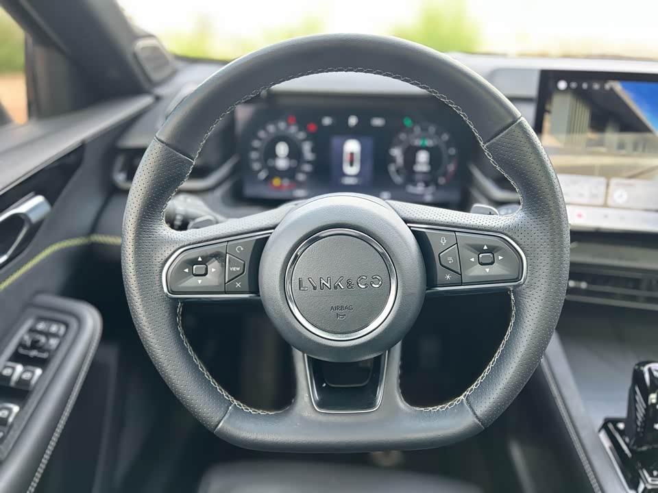 Lynk & Co 03
