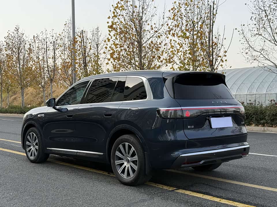 AITO Ask the world M8