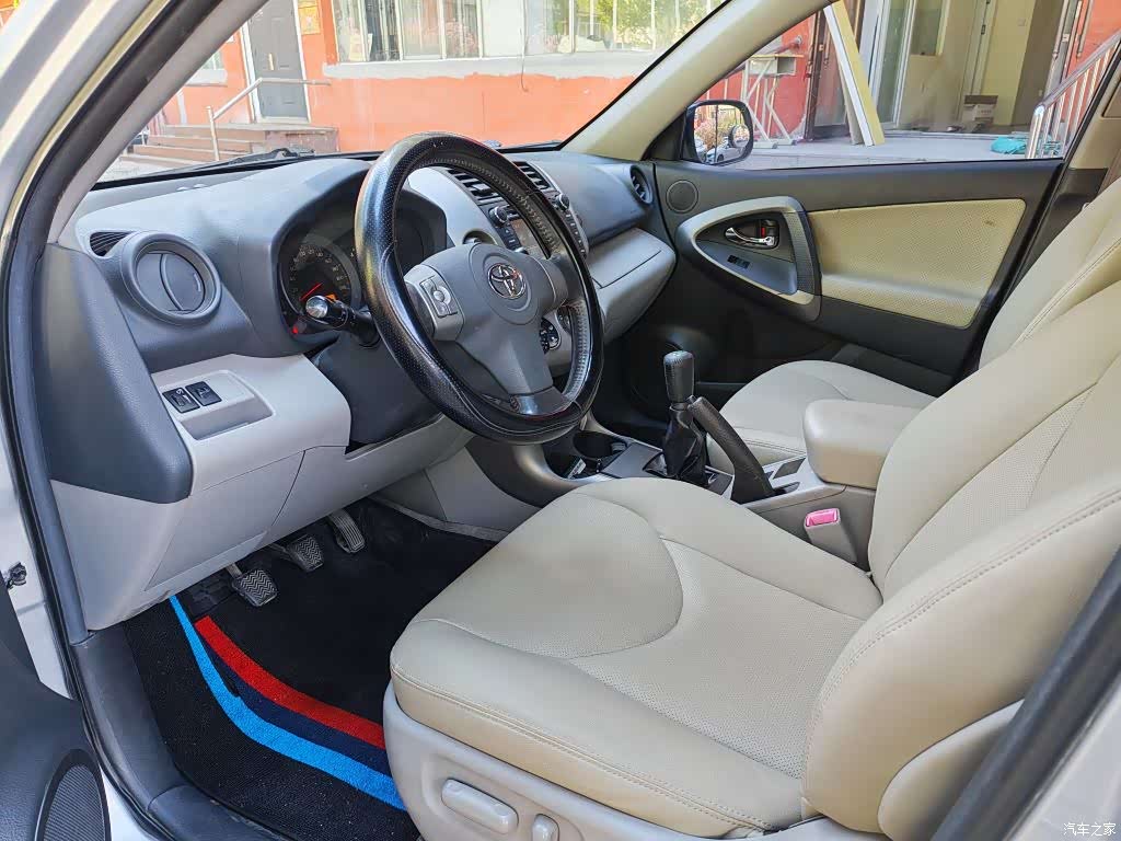 Toyota RAV4, 2009 8
