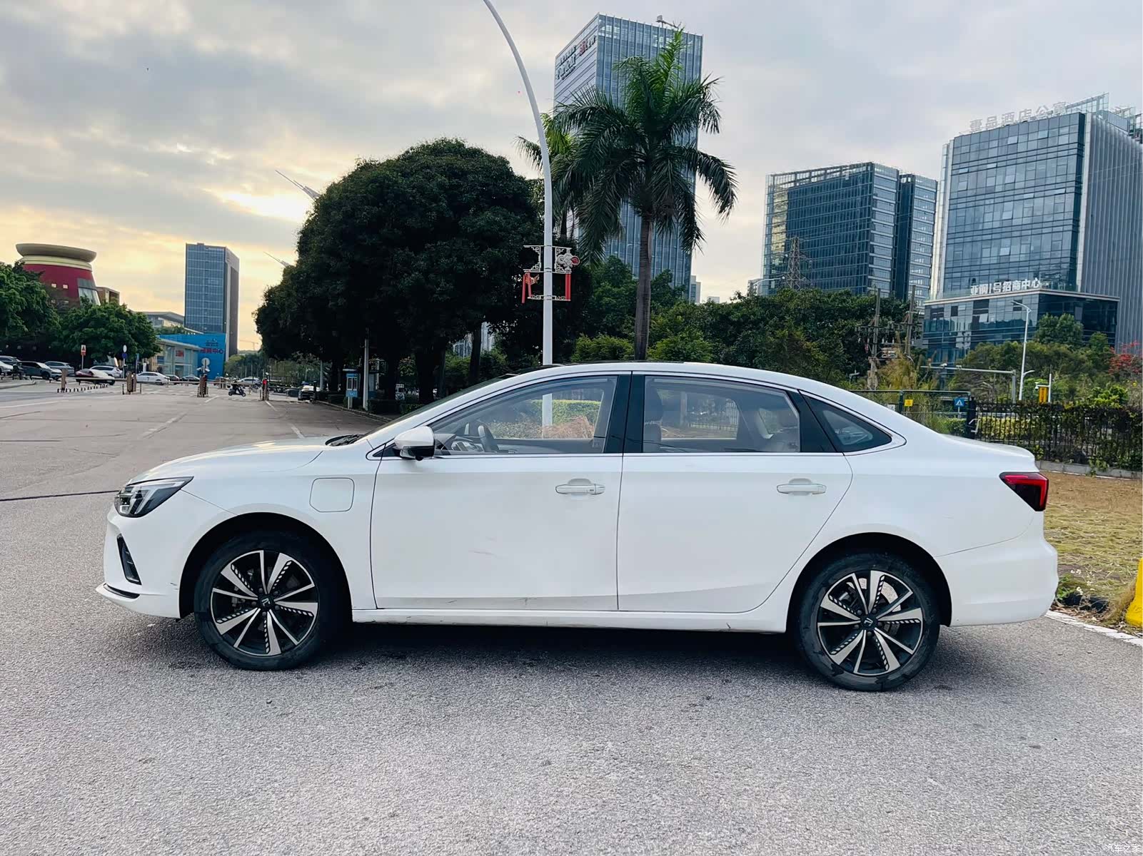 Rising Auto ER6, 2022 12