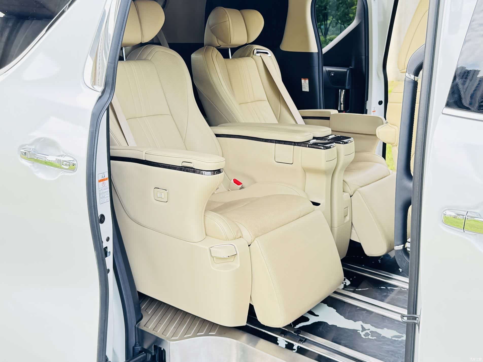 Toyota Alphard, 2019 11