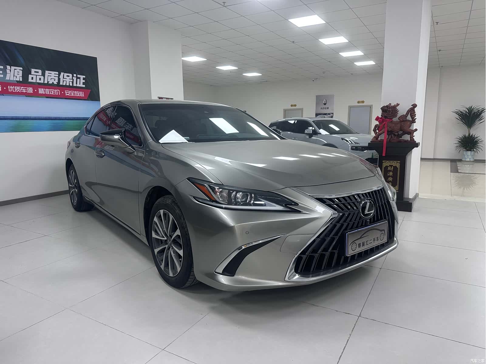 Lexus ES, 2022 3
