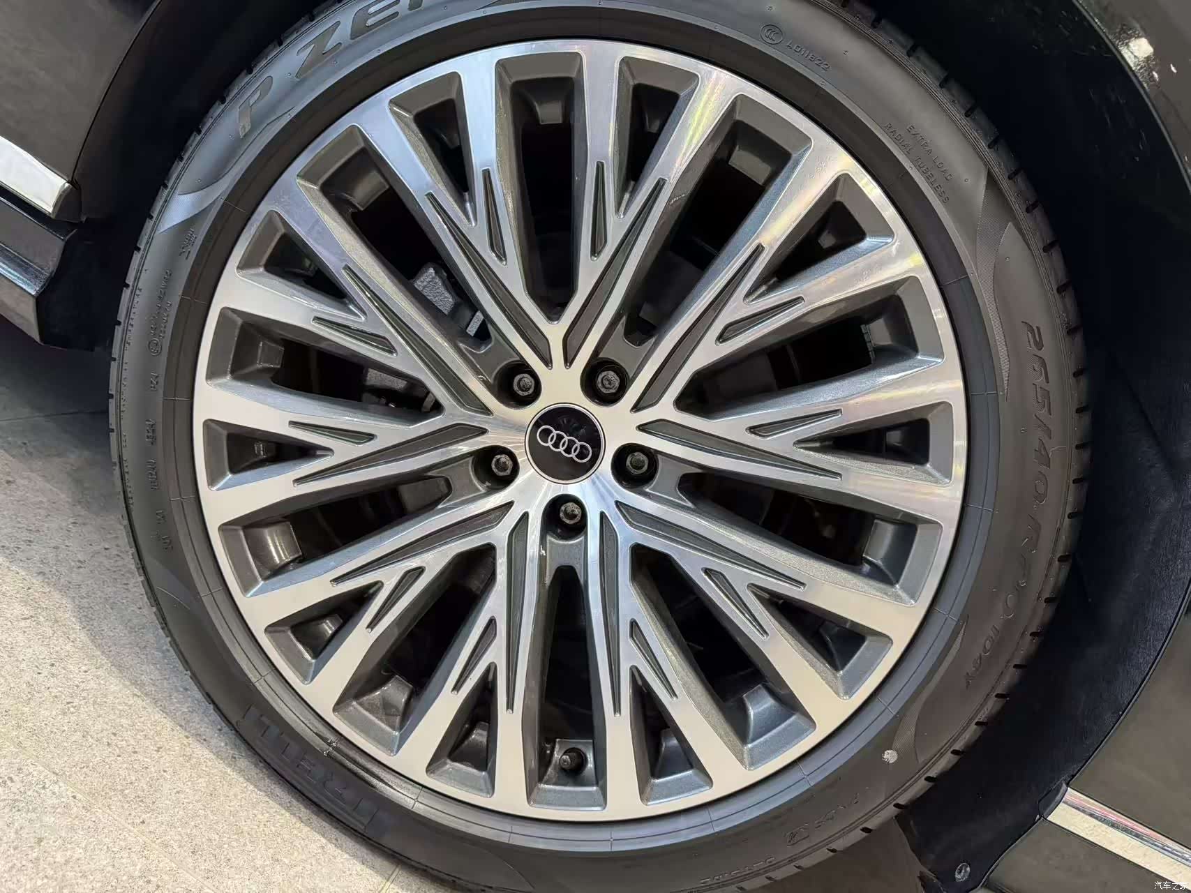 Audi A8L, 1900 9