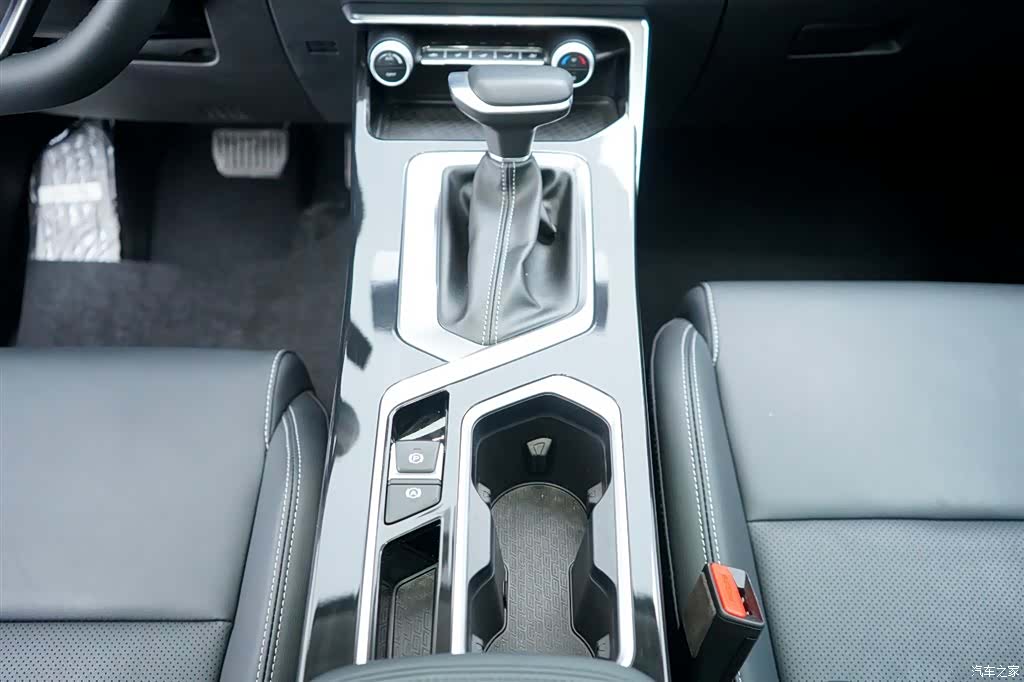 Geely Coolray, 2025 19