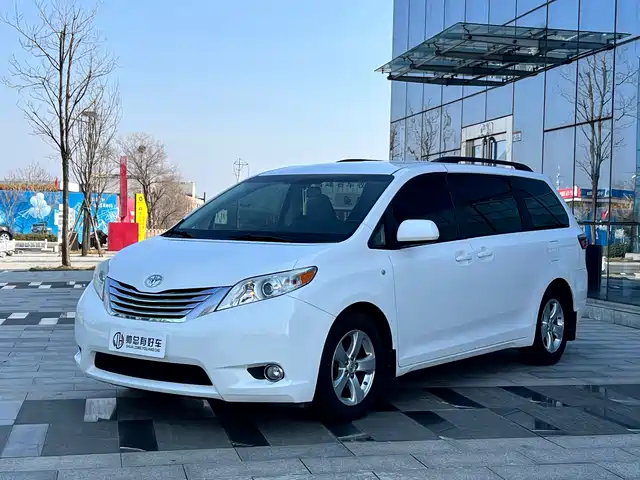 Toyota SIENNA 2017 — купить из Китая под заказ