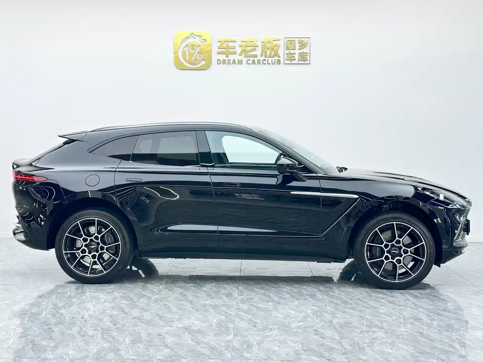 Aston Martin DBX Aston Martin DBX