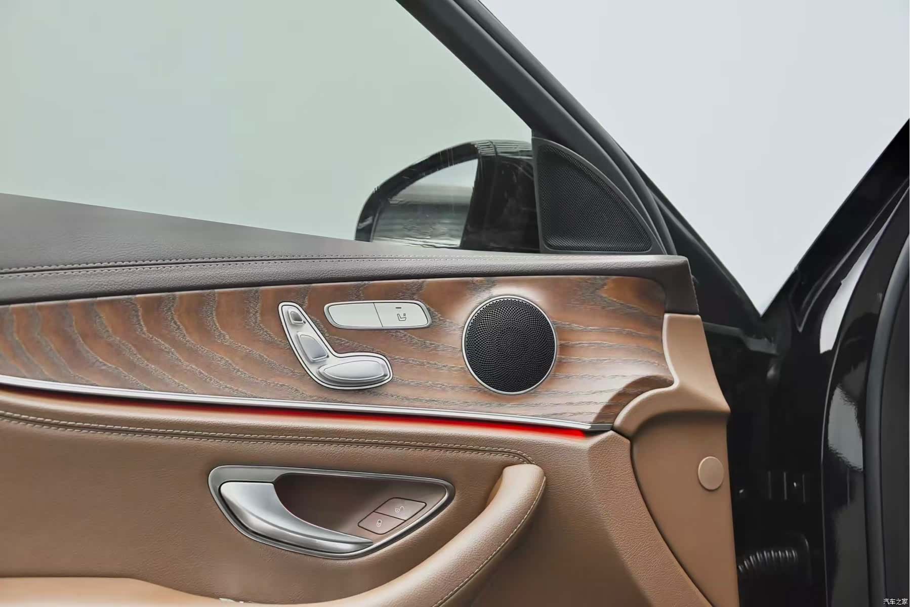 Mercedes-Benz E-Class, 2023 25