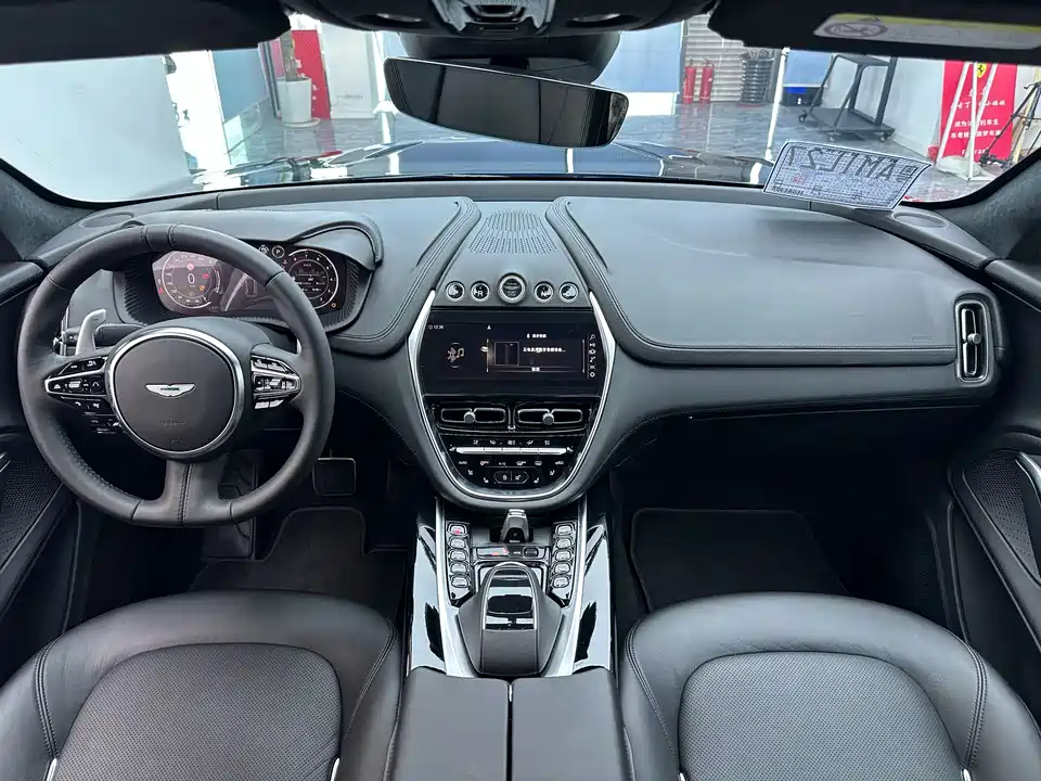 Aston Martin DBX Aston Martin DBX