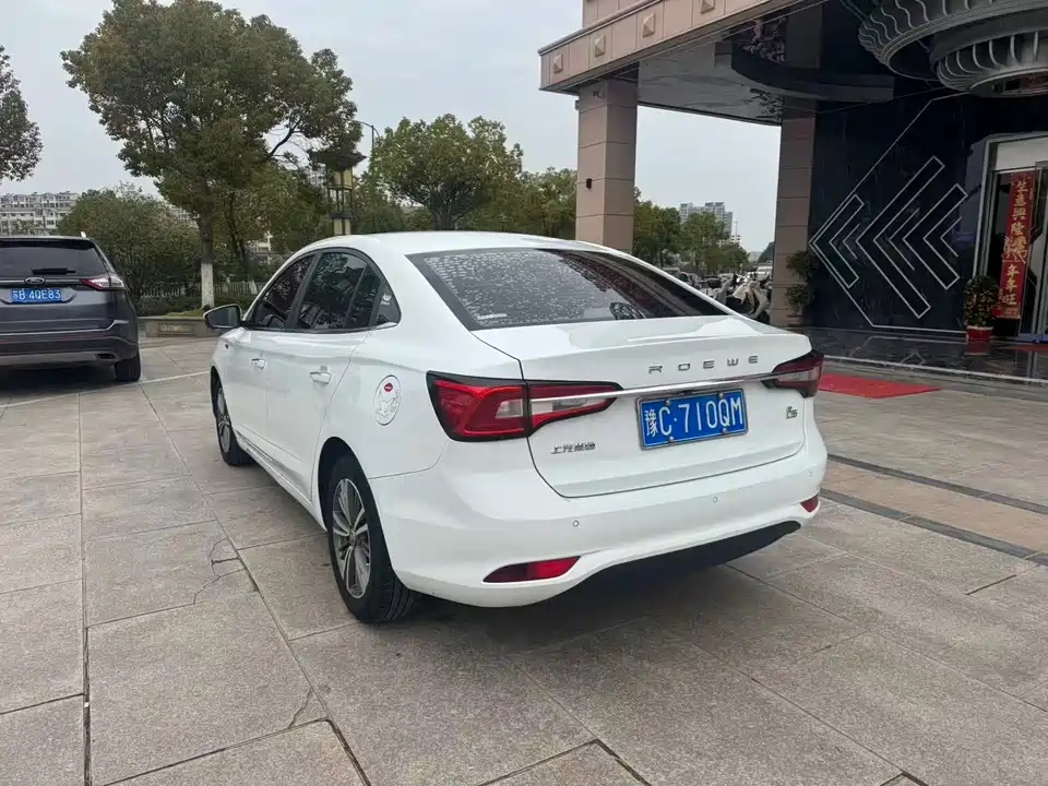Roewe i5