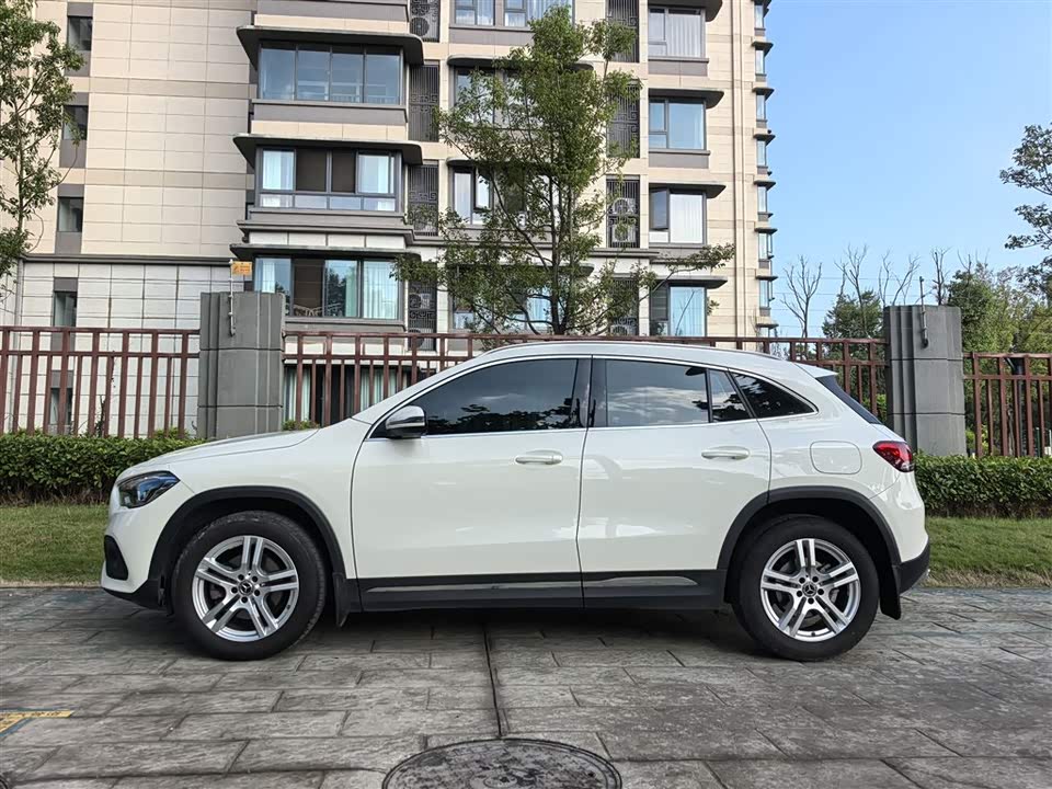 Mercedes-Benz GLA